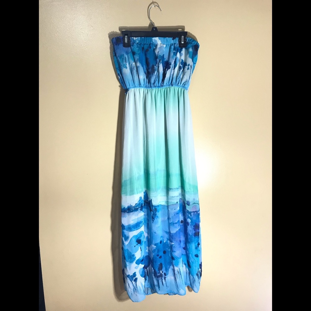 Blue/teal/white strapless dress.